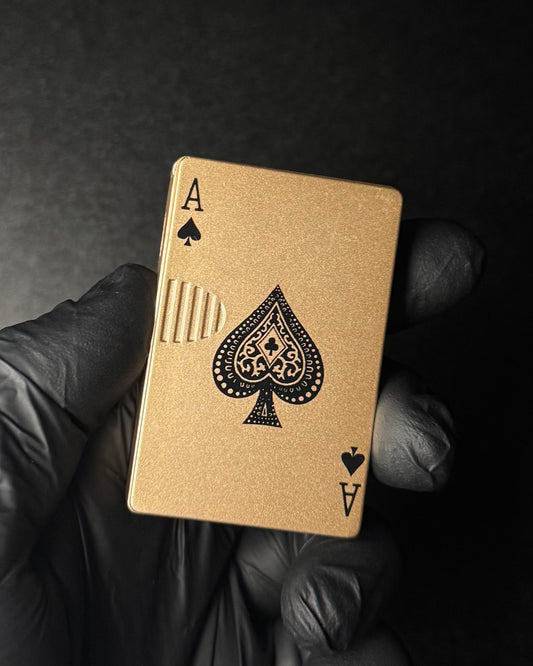 Bricheta "CĂRȚI DE JOC" aurie