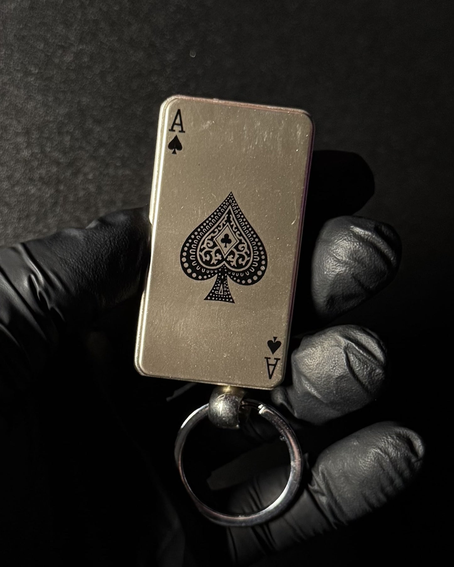 Bricheta "CĂRȚI DE JOC" cu breloc