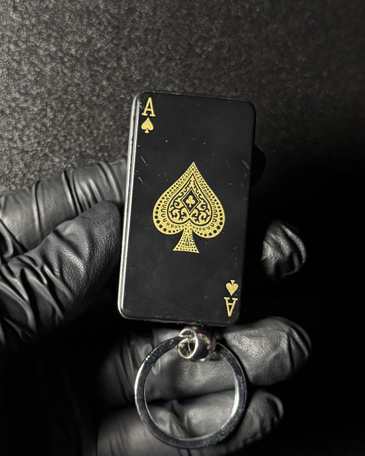 Bricheta "CĂRȚI DE JOC" cu breloc