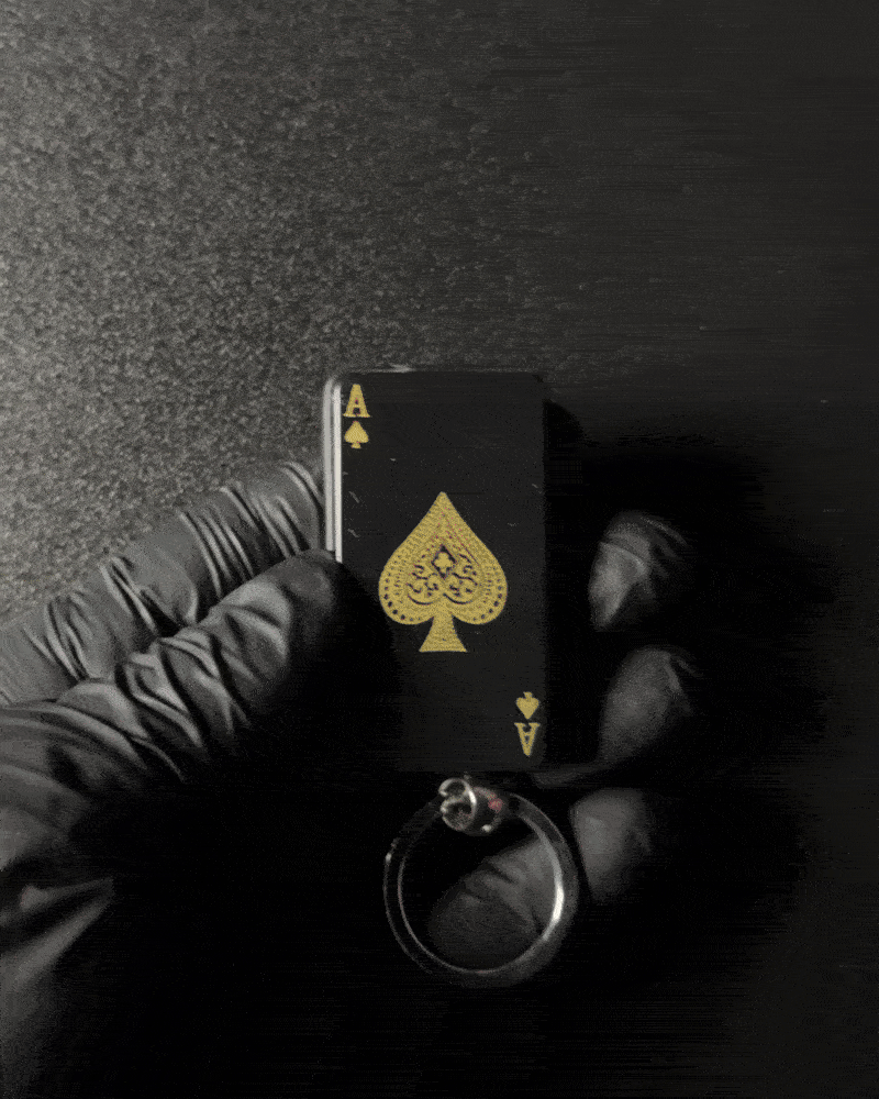 Bricheta "CĂRȚI DE JOC" cu breloc